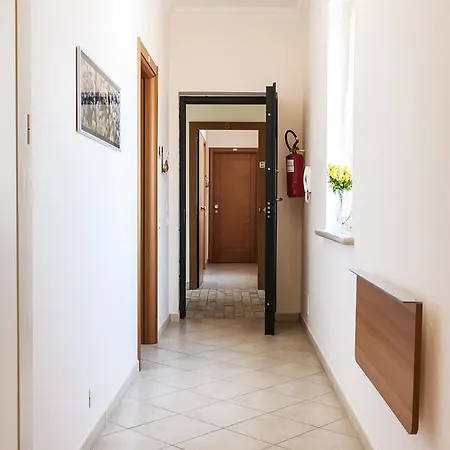 בית הארחה La Casa Degli Artisti 1 נטונו