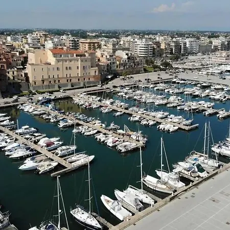La Casa Degli Artisti 1 *