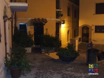 La Casa Degli Artisti 1 Guest house Nettuno